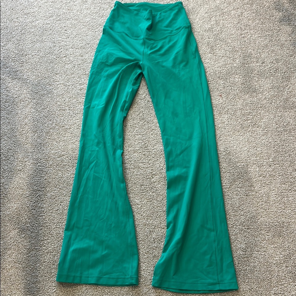 Lululemon Groove Nulu size 6 flare leggings